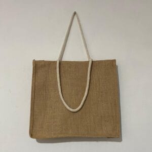 beyaz ipli ve saplı jüt çanta