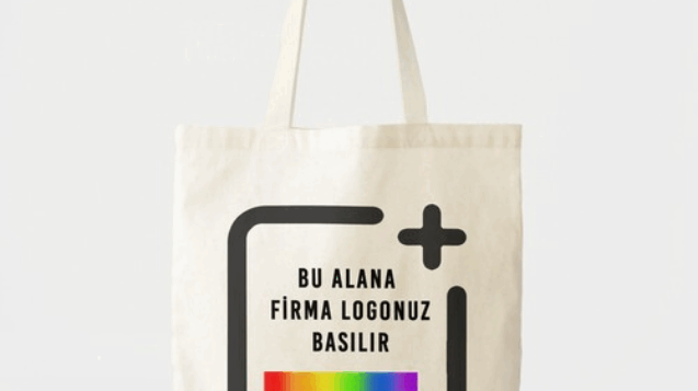 Üzerinde logo bulunan bez çanta ile marka tanıtımı